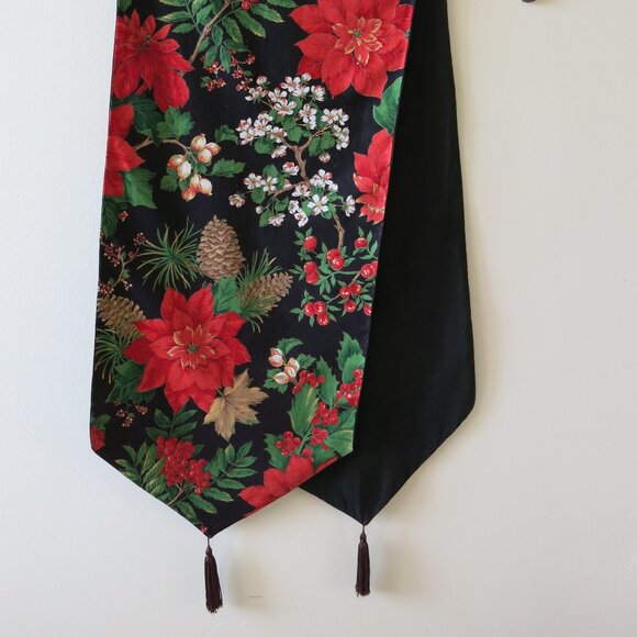 Vintage Handmade Christmas Cotton Fabric Floral Red White Green Table Runner - Picture 2 of 5